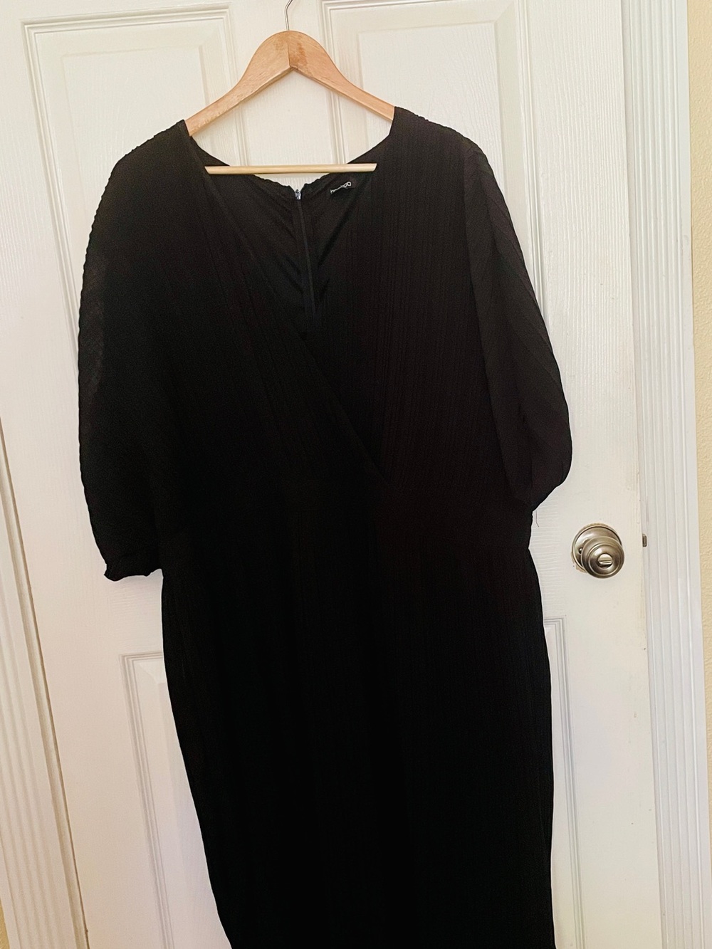 Boohoo Black Quarter-Length Sleeve Wrap-Style Midi Dress